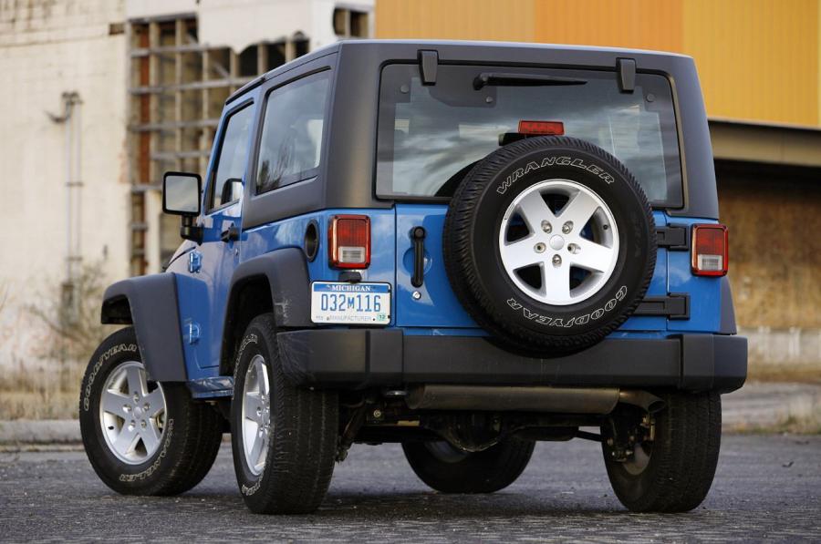  Jeep Wrangler Sport 2012 года  (фото 37 из 60)